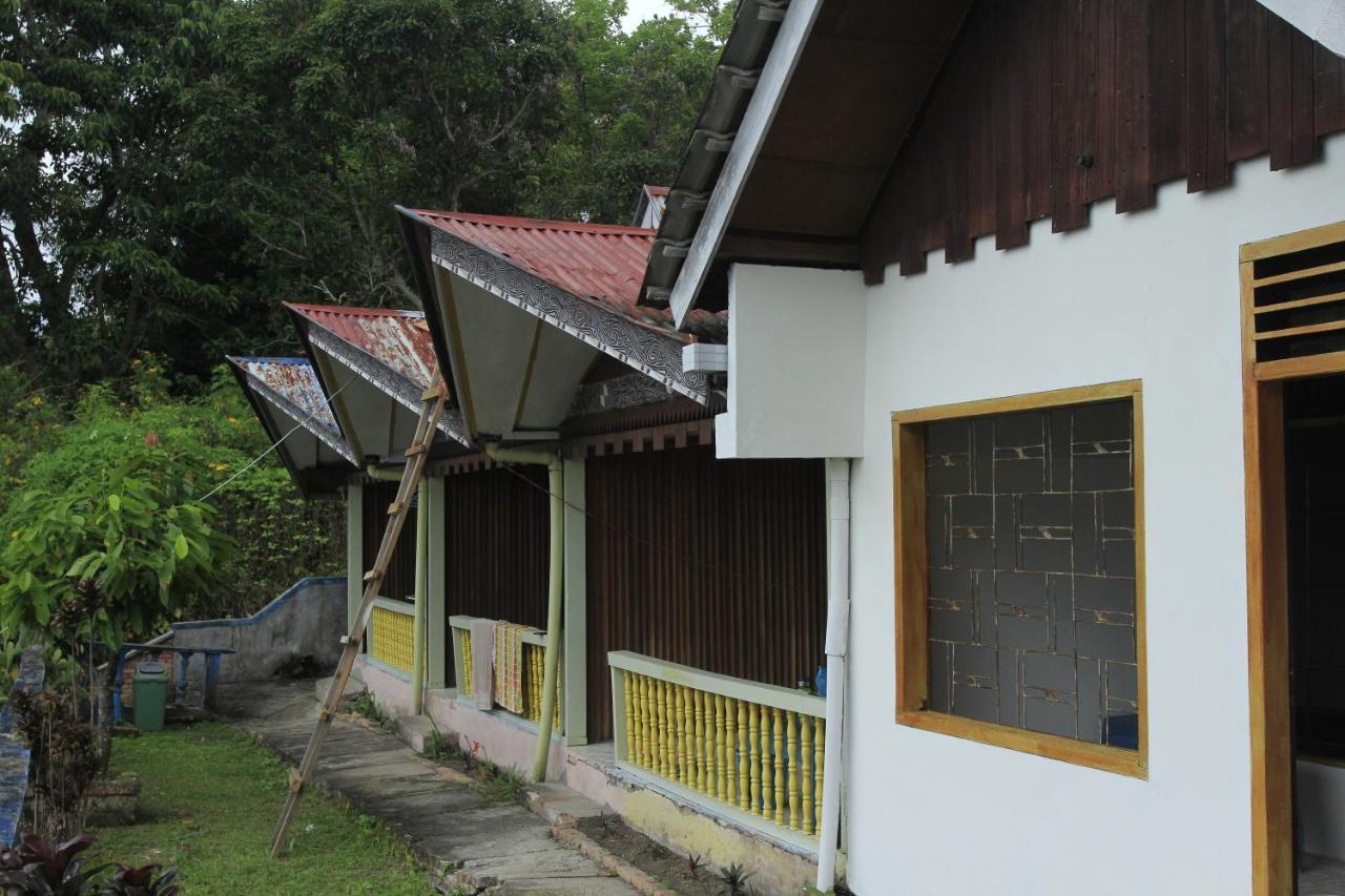 Sony Cottage Samosir Island Exterior photo
